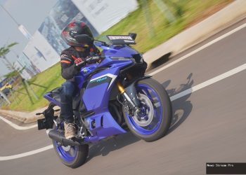Yamaha R25 2025: Sasis Lama, Sensasi Baru? Review Lengkap!