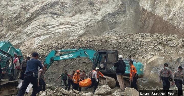 Gunung Kuda Longsor: Belasan Korban Diduga Tertimbun, Tim SAR Bergerak!
