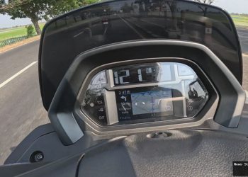 NMAX Turbo: Rahasia Touring Ngacir, Kuasai Fitur Y-Shift Sekarang!