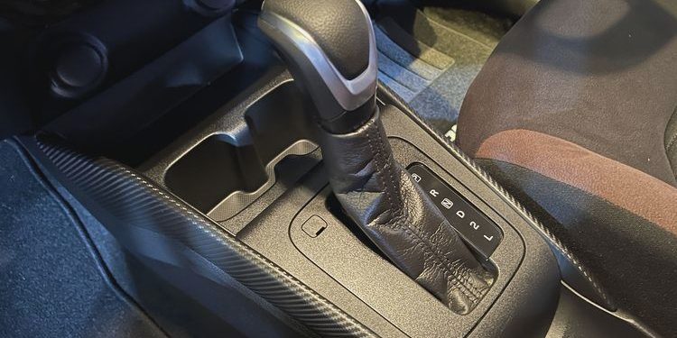 AT vs DCT: Mana Lebih Cepat? Fakta & Mitos Transmisi!