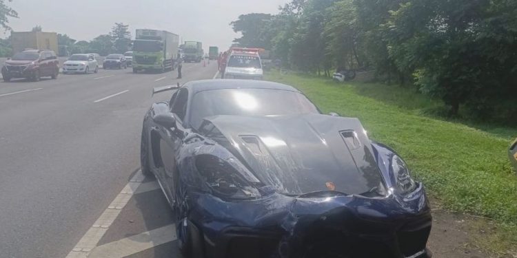 Biaya Fantastis! Perbaikan Porsche Tabrak Rush di Sidoarjo, Segini Harganya!
