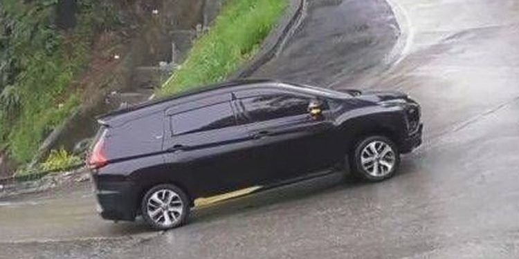 CVT Menanjak Lancar: Tips Jitu Mengemudi Aman & Efisien!