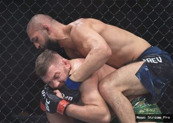 Conor McGregor Bereaksi: Khamzat Chimaev Rebut Gelar Juara UFC!