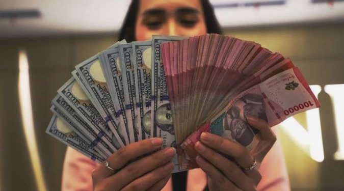 Rupiah Terancam! Demo Berlanjut, Dolar Makin Perkasa?