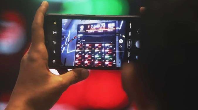 Saham Pilihan Asing: IHSG Merosot, Mereka Borong Ini!