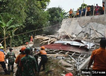 Puing Ambruk Saat Maulid di Bogor: Petugas Gabungan Bergerak Cepat!