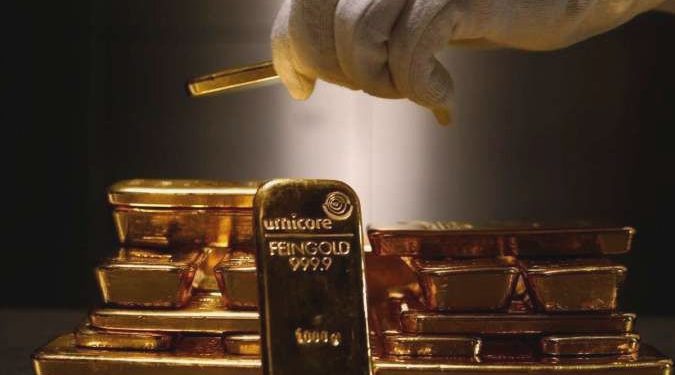 Emas Cetak Rekor! Sinyal The Fed Bikin Harga Terbang?