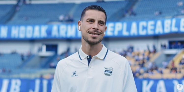 Thom Haye Cuma Kuat Main 30 Menit buat Timnas Indonesia dan Persib Bandung, Memang Sudah Habis?