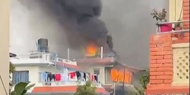 Nepal Memanas: Rumah PM Dibakar, Kediaman Presiden Dirusak!