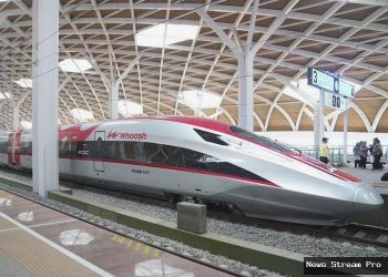 APBN Dipakai Bayar Utang Kereta Cepat? Ini Kata Pengamat!