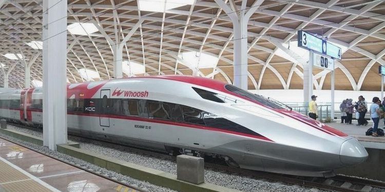 APBN Dipakai Bayar Utang Kereta Cepat? Ini Kata Pengamat!