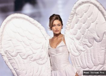 Gaya Gigi Hadid di VS Fashion Show 2025: Anggun Bersayap!