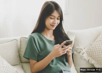 Pusing Setelah Main HP Lama? Ini Penyebab & Cara Mengatasinya!