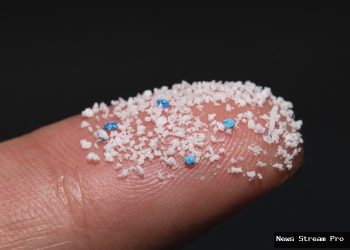 Mikroplastik: Ancaman Tersembunyi untuk Kulit Sehat, Jerawat Mengintai!