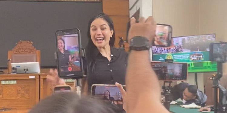 Nikita Mirzani Divonis 4 Tahun & Denda 1 Miliar: Kasus Pemerasan!