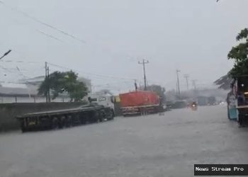 Semarang Banjir Parah: 16 Titik Terendam, Ketinggian Air 60 Cm
