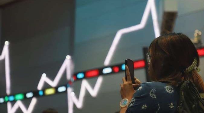 Rekomendasi Saham EXCL, AMRT, PGEO Hari Ini
