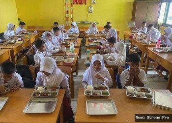 DPR Dukung School Kitchen: Sekolah Kelola Mandiri Makanan Bergizi?