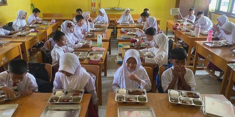DPR Dukung School Kitchen: Sekolah Kelola Mandiri Makanan Bergizi?