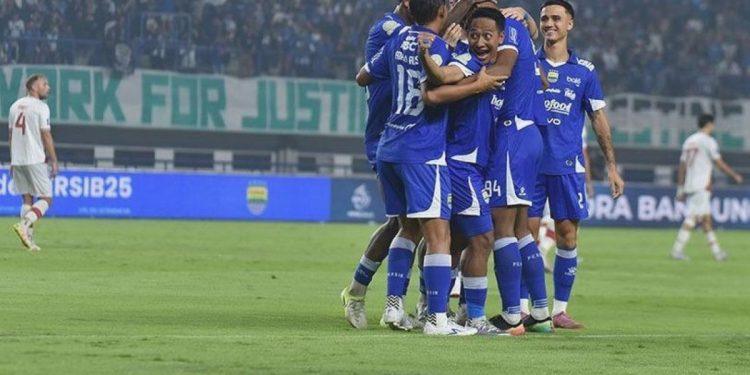 Persib Bandung Perkasa! 10 Pemain Taklukkan Persis Solo di Liga 1