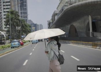 Jakarta Membara: Potret Aktivitas Warga Saat Cuaca Panas Ekstrem