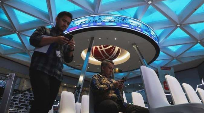 IHSG Terjun Bebas! BRPT, SCMA, AMMN Jadi Biang Kerok?