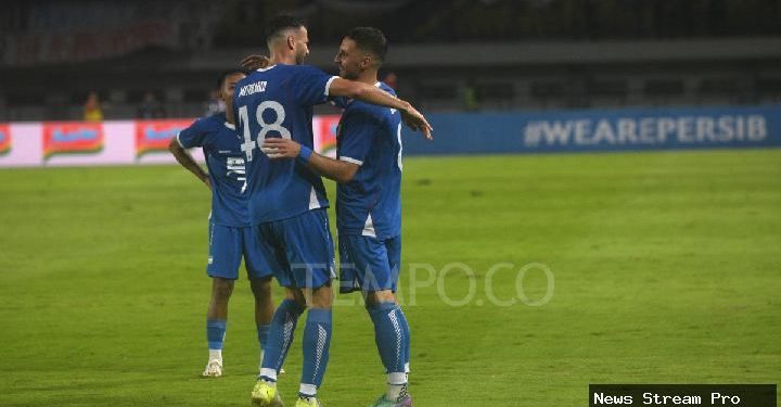Persib Hancurkan Bangkok United: Jung dan Barros Jadi Pahlawan!