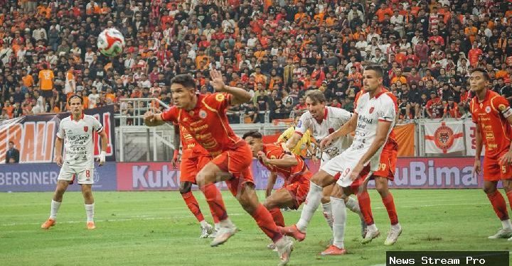 Persija Bungkam Persebaya, Borneo FC Kokoh di Puncak Klasemen!