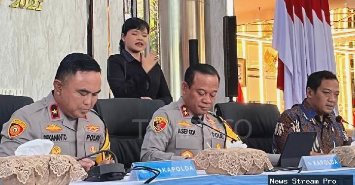 Roy Suryo & Dokter Tifa Tersangka: Fitnah Ijazah Palsu Jokowi?