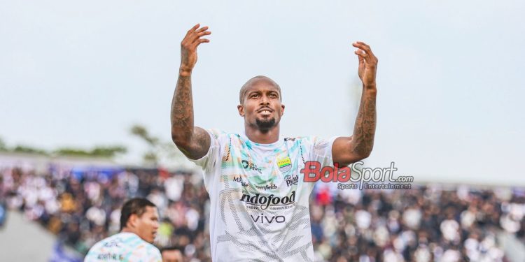 Gervane Kastaneer ke Piala Dunia 2026: Bonus FIFA untuk Persib, Persis?
