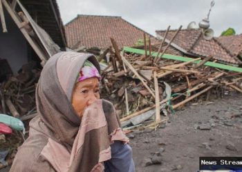 Gunung Semeru Erupsi: Pendaki Terjebak, Ratusan Warga Mengungsi!