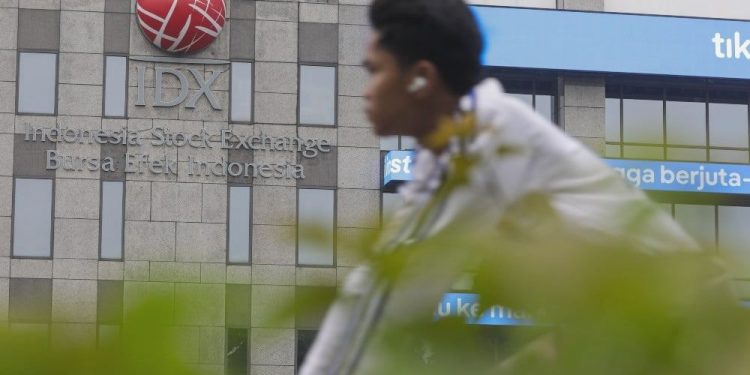 Emiten Veteran: Kisah Sukses IPO 4 Dekade di Bursa