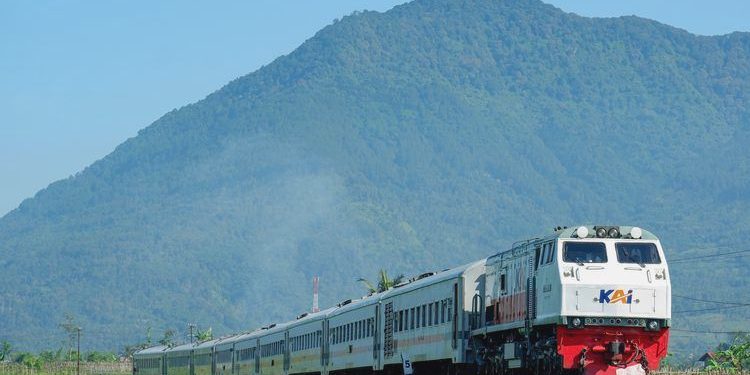 H-1 Natal: Tiket Kereta Libur Akhir Tahun Ludes!