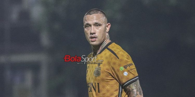 Bela Timnas Indonesia Mendatangkan Respek, tapi Radja Nainggolan Tak Bisa Ampuni Sosok yang Memberinya Darah Batak