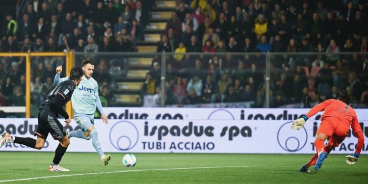 Juventus Menang Tipis: Debut Spalletti Gemilang, Gawang Audero Langsung Jebol!
