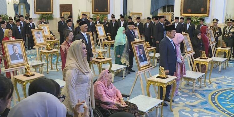 10 Tokoh Jadi Pahlawan Nasional: Gus Dur, Soeharto, Marsinah!