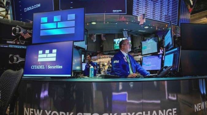 Wall Street ditutup bervariasi: S&P 500 tertekan saham sektor kesehatan dan energi