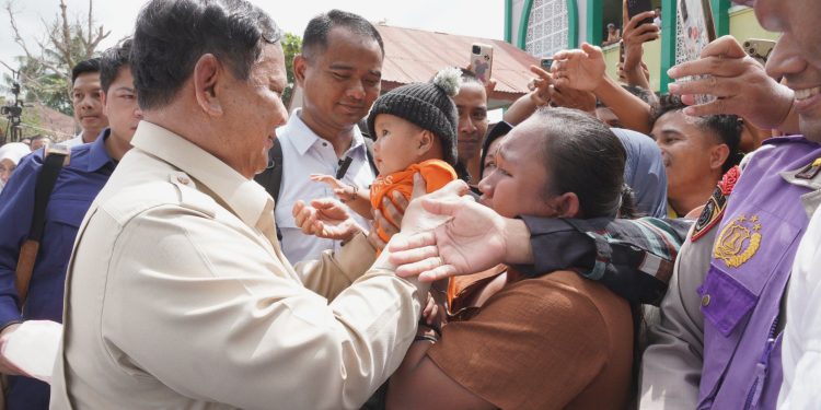 Prabowo tinjau pengungsi banjir Langkat, tegaskan negara tak tinggalkan warga
