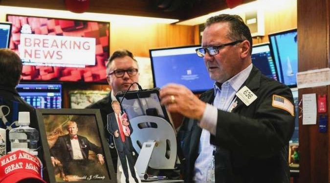 Wall Street menguat di awal pekan, saham teknologi rebound jelang libur Natal