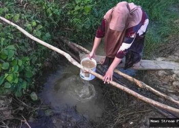 Pengungsi Aceh Tamiang kesulitan air bersih, buang air besar di tanah – “Saya pakai genangan banjir”
