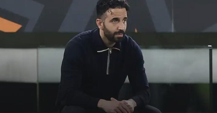 Manchester United mendapat pukulan ganda saat melawan Villa