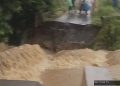 Seorang lansia meninggal saat jembatan putus akibat banjir di Tanah Laut