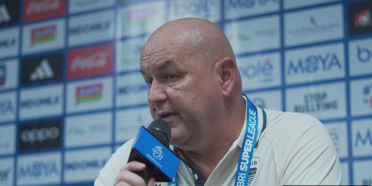 Persib langsung main usai Natal, Thom Haye ngamuk, Bojan Hodak manut