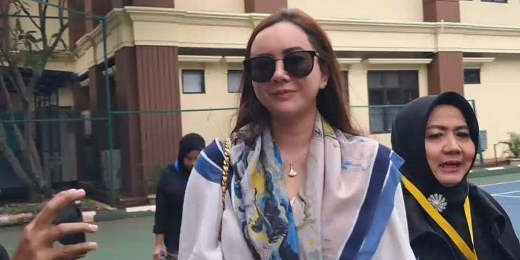 Bantah isu kedekatan Aura Kasih dengan Ridwan Kamil, kuasa hukum: Itu semua enggak benar