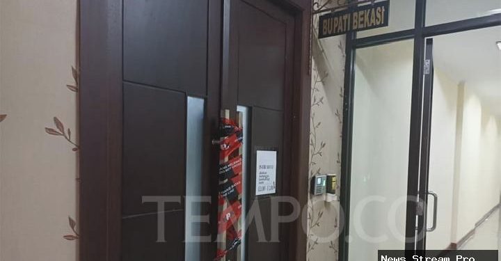 KPK segel ruangan dua kepala dinas Pemkab Bekasi