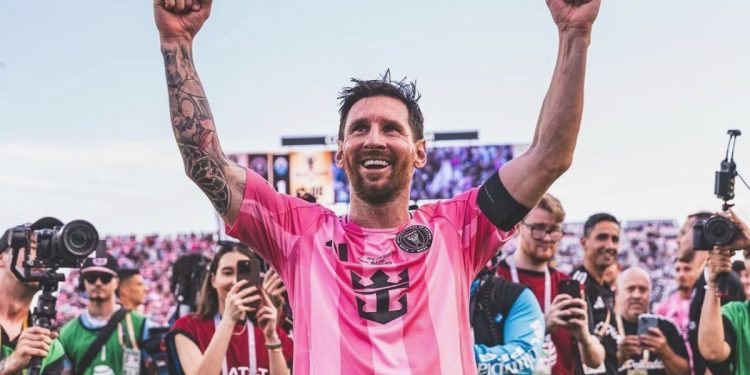 Messi dinobatkan atlet terbaik abad ke-21, ungguli Ronaldo dan Brady!