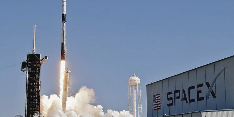 SpaceX bersiap IPO, incar valuasi terbesar sepanjang sejarah