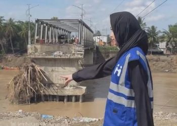 7 potret Regina Phoenix di tempat pengungsian korban banjir di Aceh