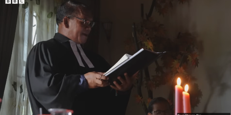 ‘Tuhan akan mengatur dengan segala kesederhanaan’ – Bagaimana banjir dan longsor akan mengubah perayaan Natal sebuah kampung kecil di Sumatra?