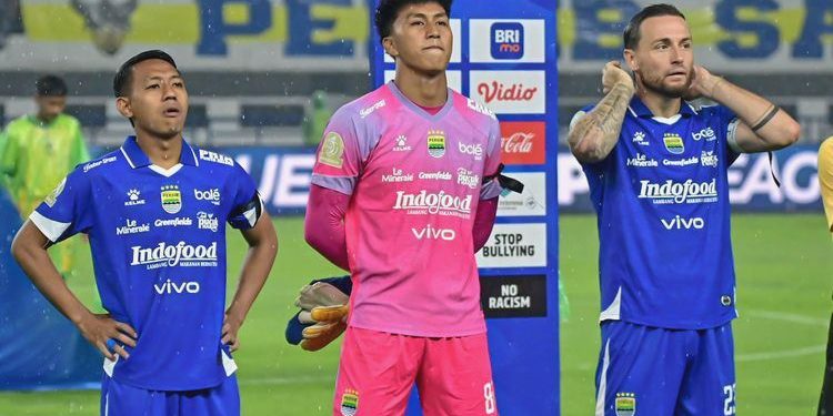 Kiper Muda Bersinar: Alasan Persib Menang Lawan Borneo FC